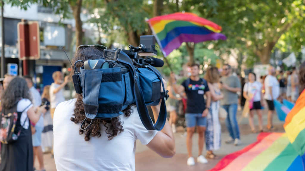 Ruszyły zapisy na szkolenie dla mediów dotyczące informowania i komunikowania o sprawach osób LGBT+