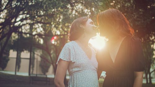lesbian couple unsplash